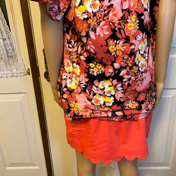 Denim & Co.2 piece set. Orange Skorts paired with Denim & Co bold flowered top - Picture 2 of 12